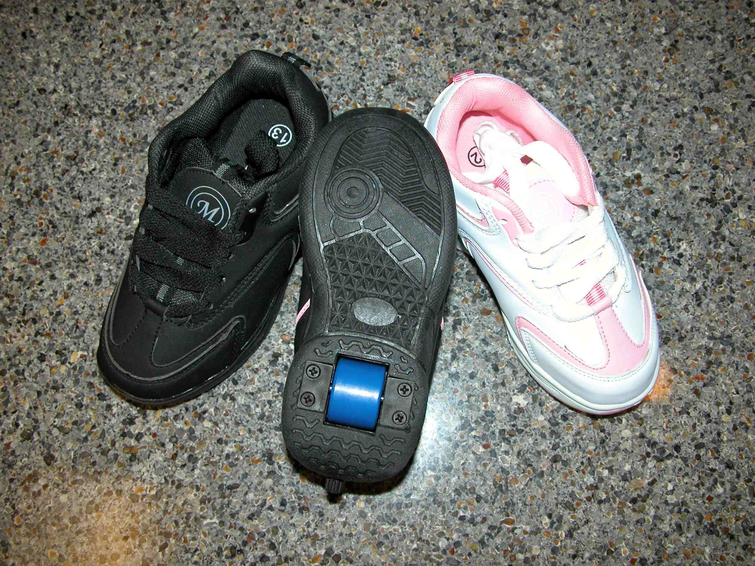 heelys-style-shoes-that-roll